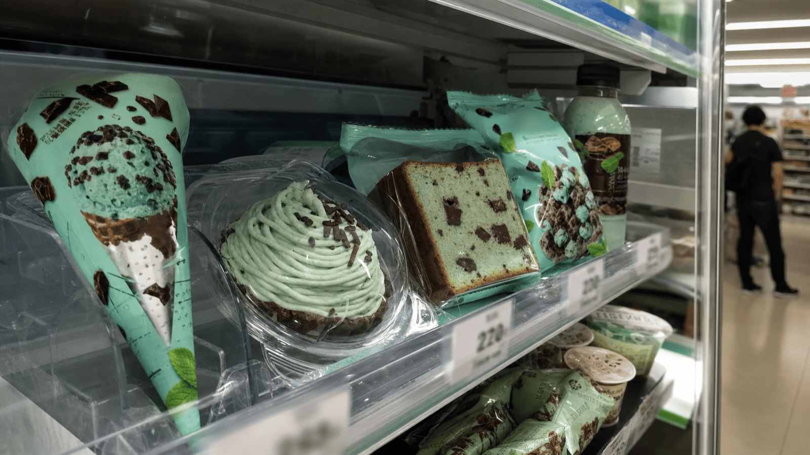 FamilyMart Starts Rolling Out Eight Chocolate-Mint Items in Japan