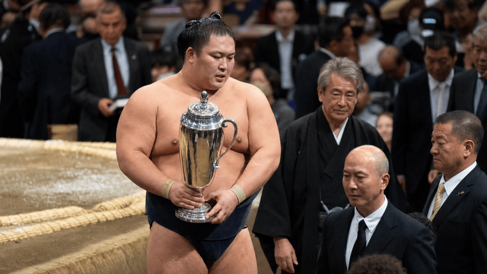 Wakatakakage Wins Summer Basho Title, First in 25 Tournaments
